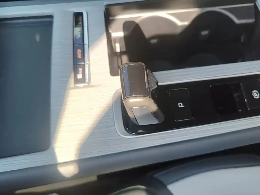 Geely Boyue L — миниатюра 14
