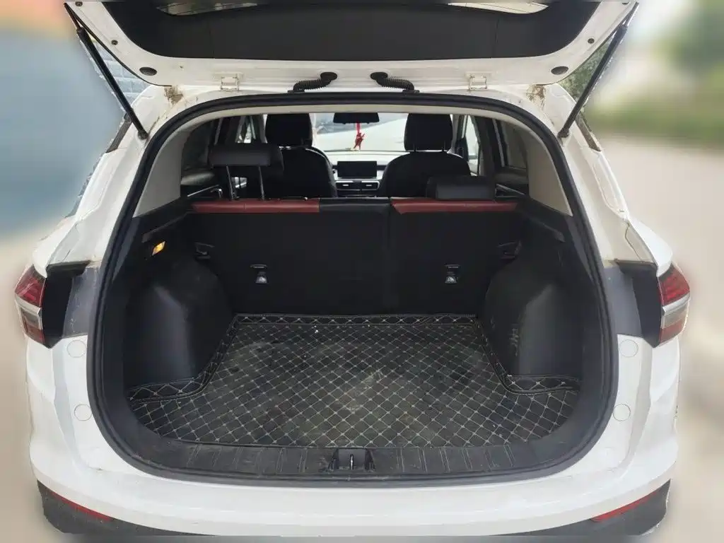 Geely Binyue — миниатюра 15