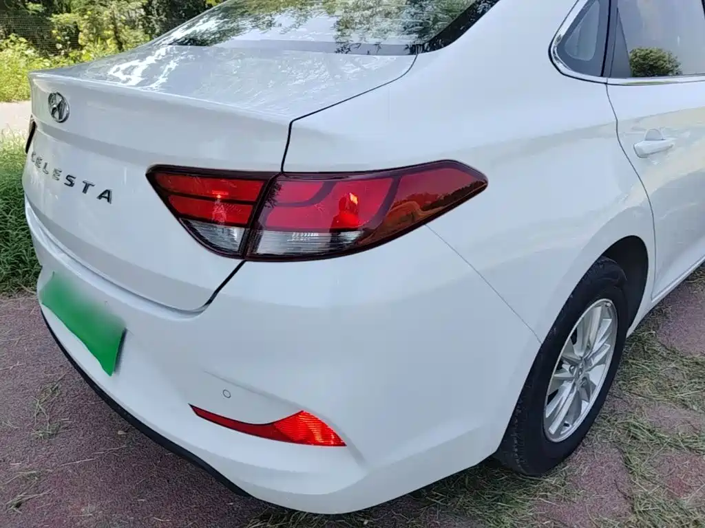 Hyundai Elantra — миниатюра 8