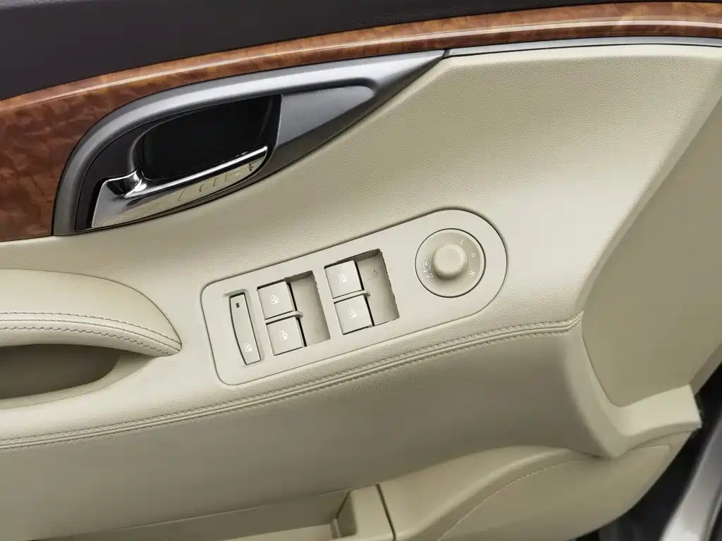 Buick LaCrosse — миниатюра 9
