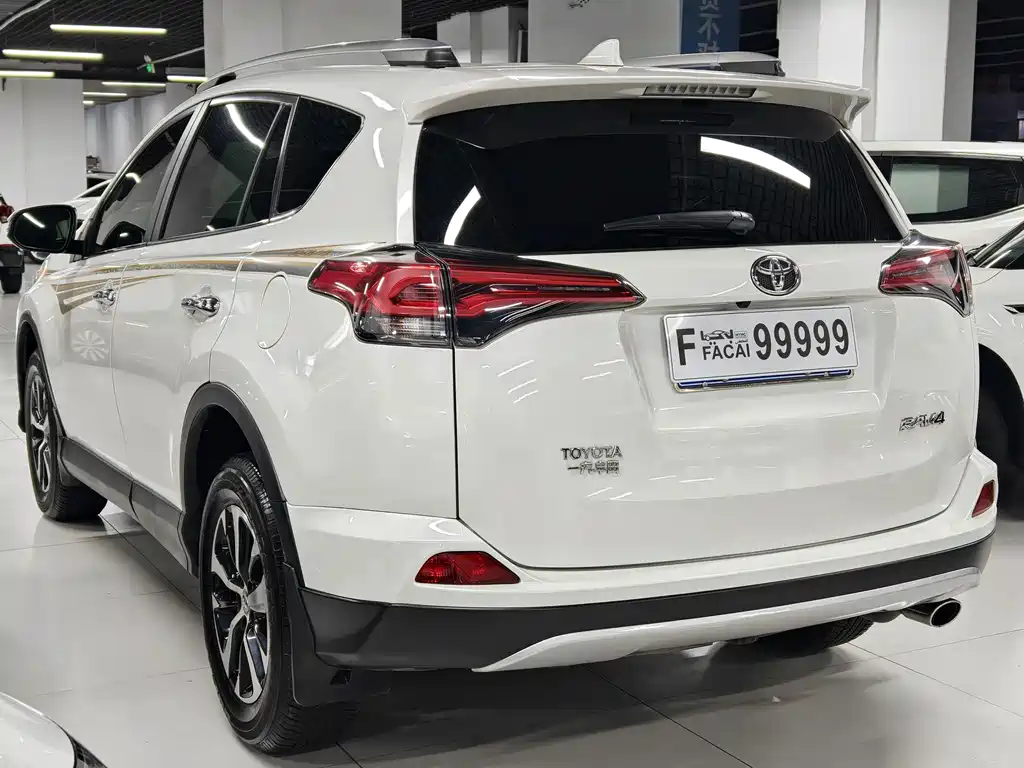 Toyota RAV4 — миниатюра 4