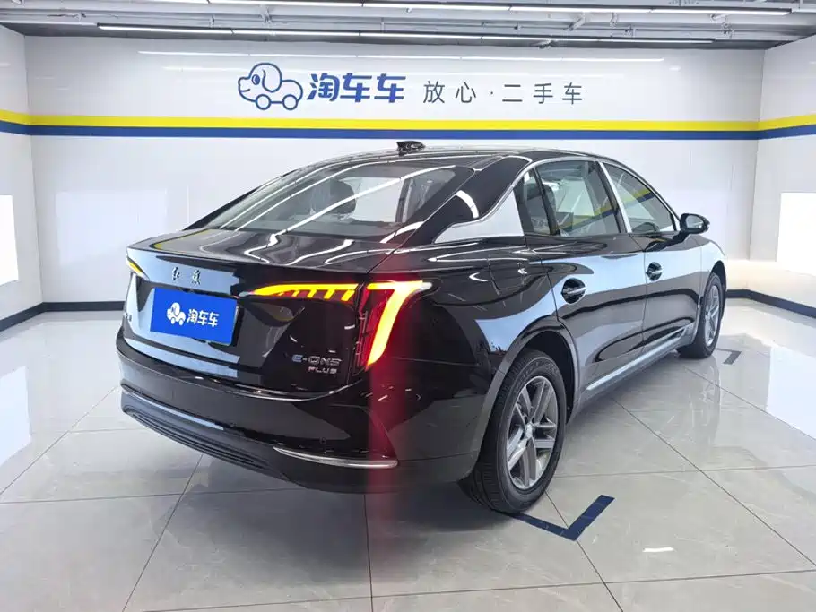Hongqi Hongqi E-QM5 — миниатюра 3
