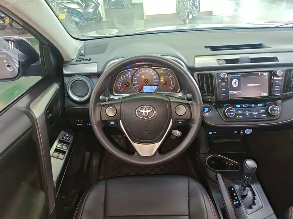 Toyota RAV4 — миниатюра 11
