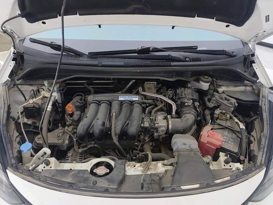 Honda Fit 1.5 л 2021 г. Белый, пробег 34400 км