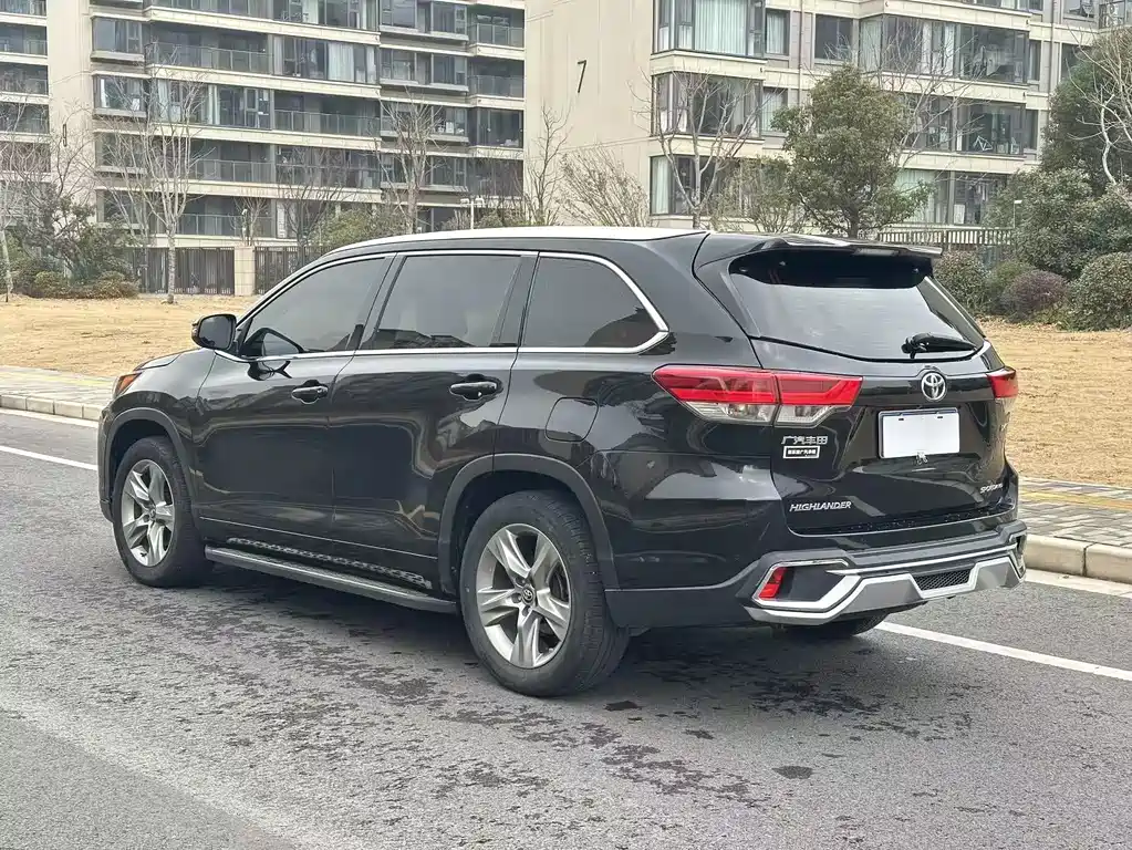 TOYOTA HIGHLANDER