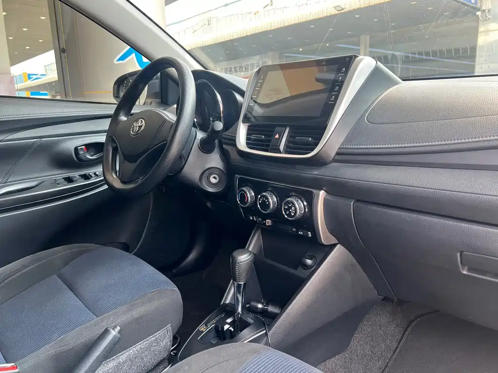 Toyota Yaris L — миниатюра 11