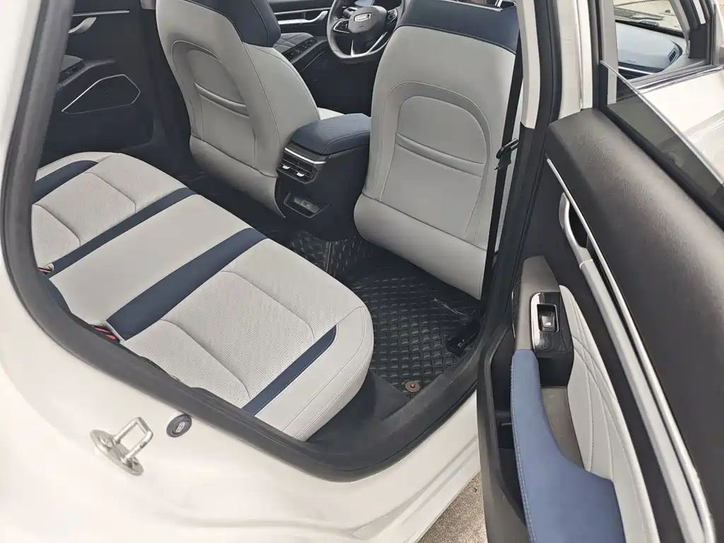 Geely Emgrand — миниатюра 13