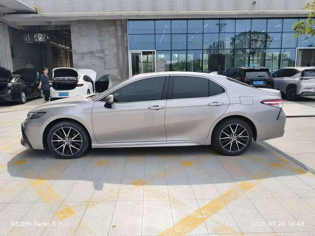 Toyota Camry — миниатюра 3