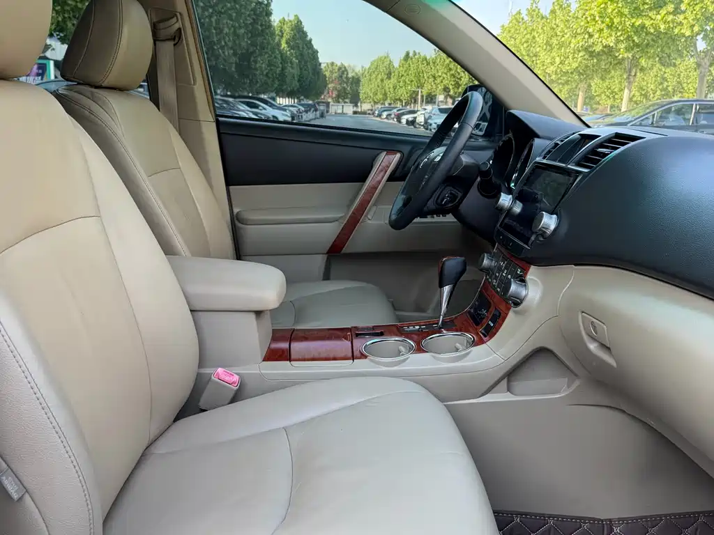 Toyota Highlander 2009 2.7L 7 мест