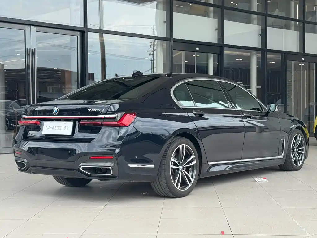 BMW 7 Series — миниатюра 5