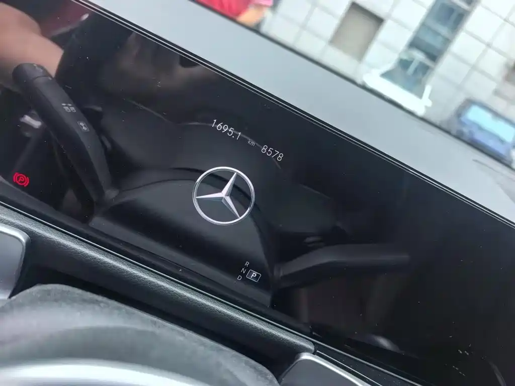 Mercedes-Benz GLB — миниатюра 10