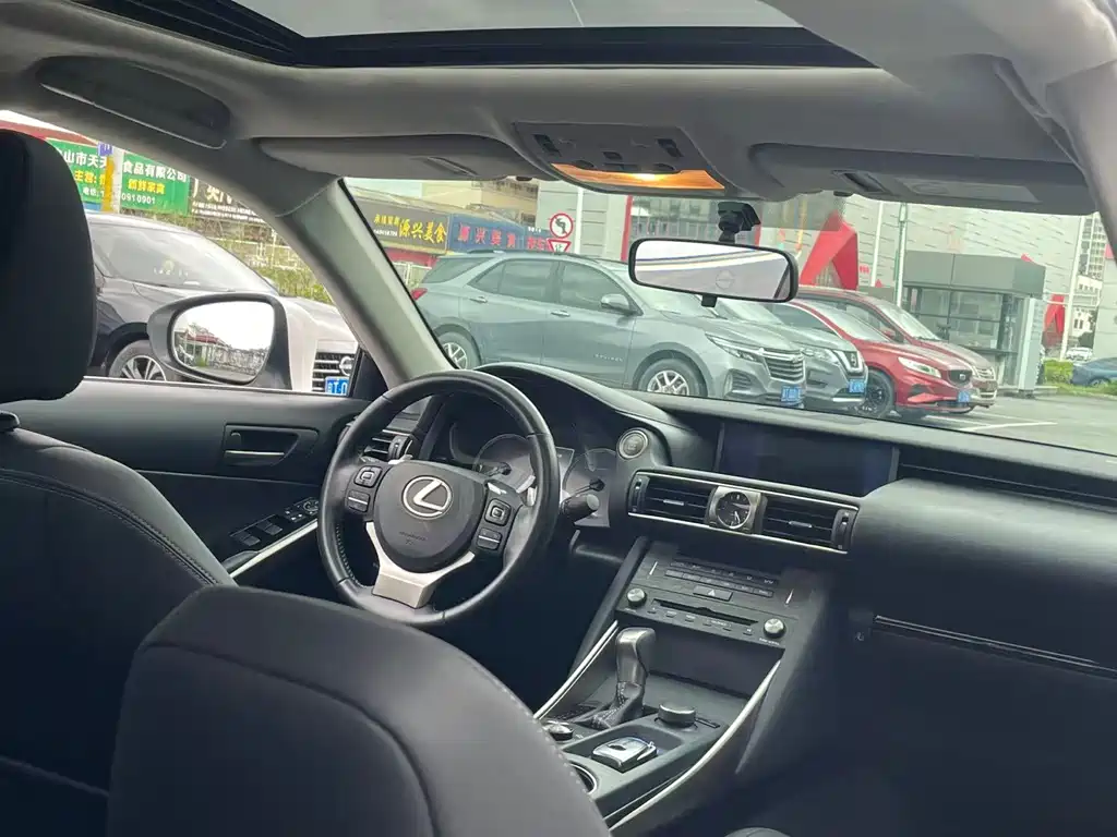 Lexus IS — миниатюра 6