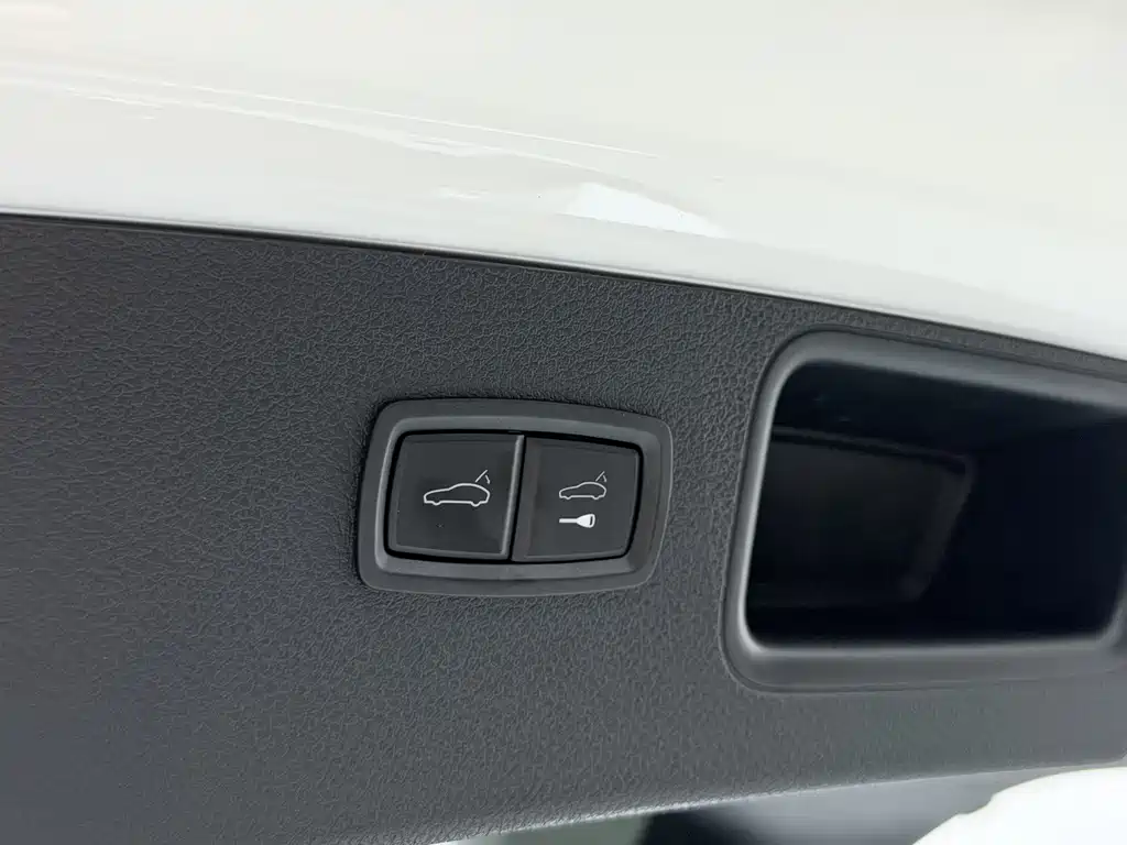 Porsche Macan — миниатюра 20