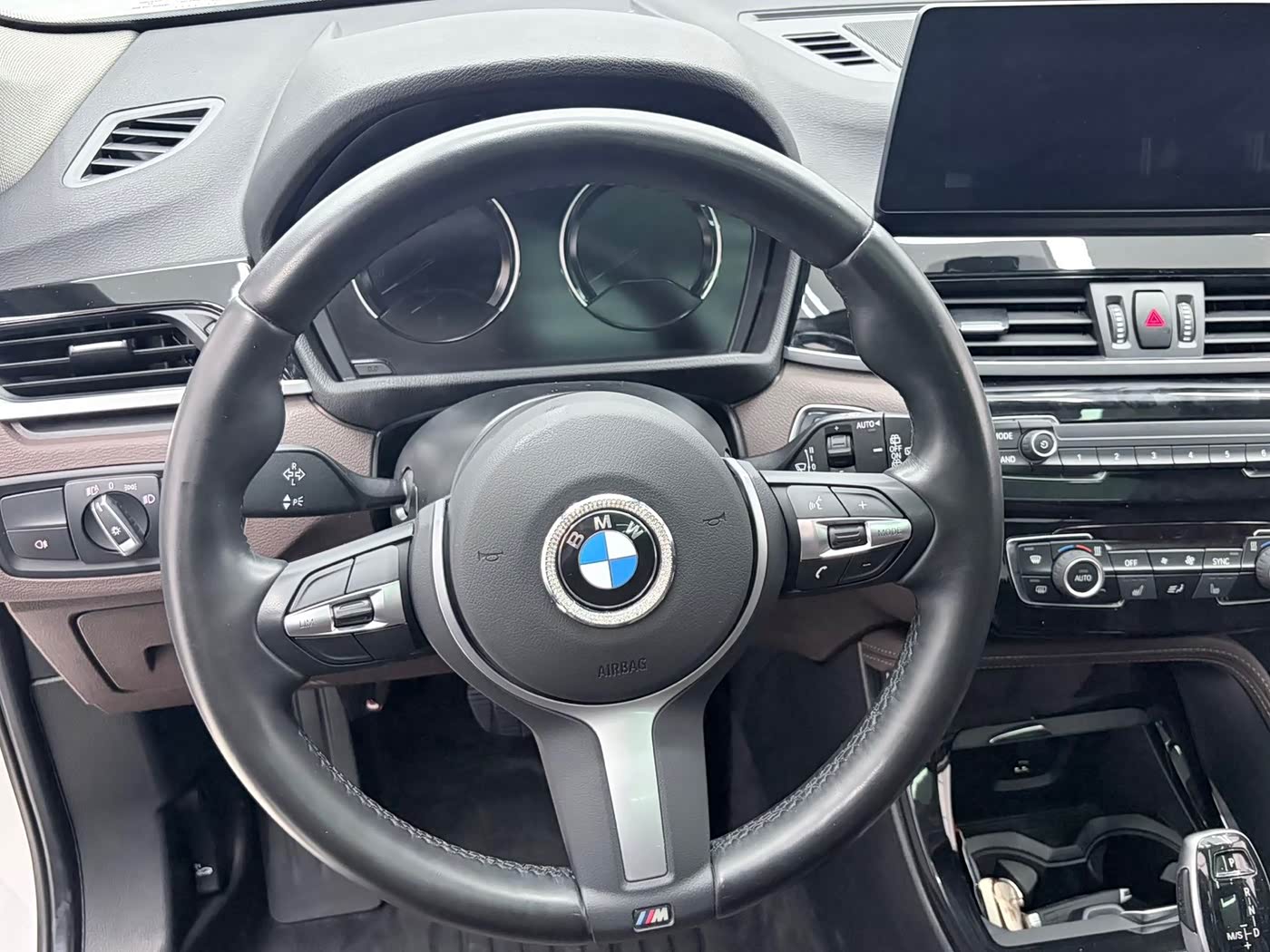 BMW X1 1.5 л 2022 г. Белый, пробег 50000 км