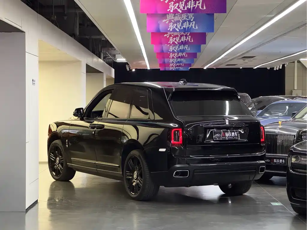Rolls-Royce Cullinan 2024 мест