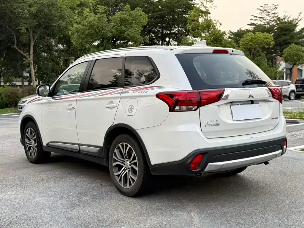 MITSUBISHI OUTLANDER
