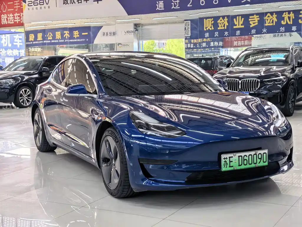 Tesla Model 3 — миниатюра 3