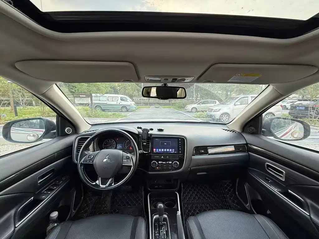 MITSUBISHI OUTLANDER