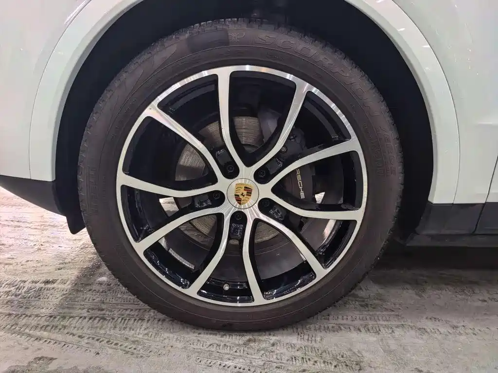Porsche Cayenne Hybrid — миниатюра 7