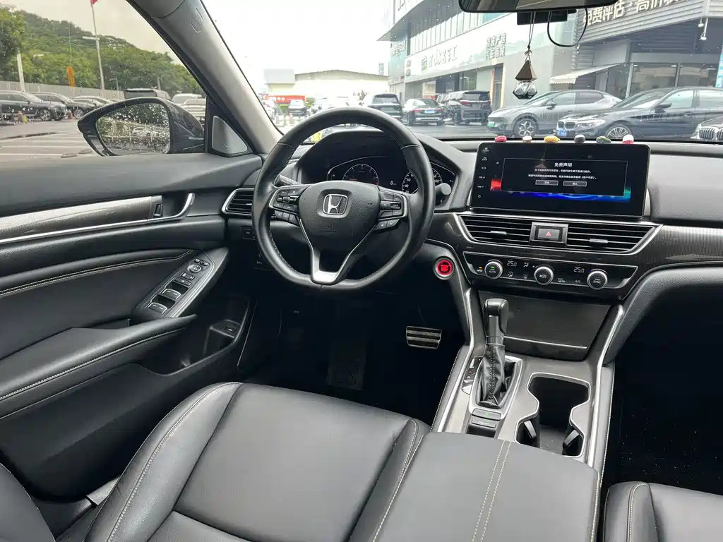 Honda Accord — миниатюра 12