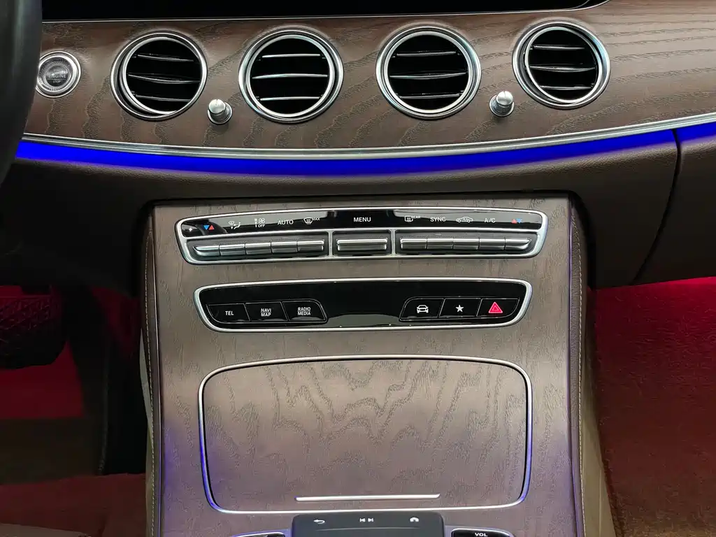 MERCEDES-BENZ E CLASS