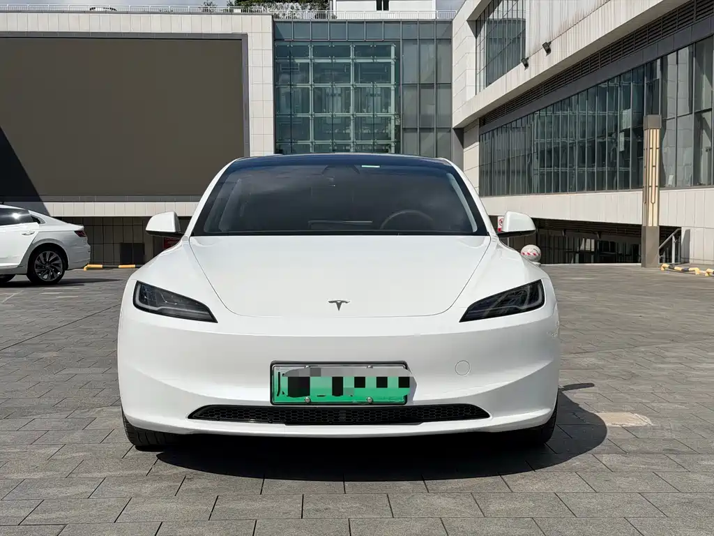 Tesla Model 3 — миниатюра 2