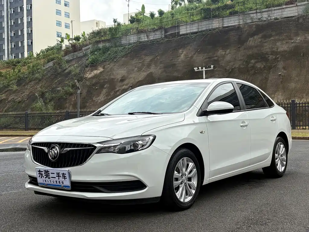 2021 Buick Excelle - zdjęcie 1 z 16