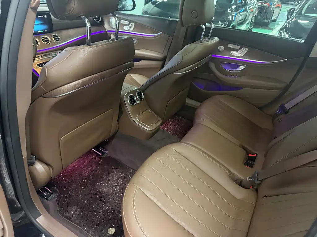 Mercedes-Benz E-Class — миниатюра 8