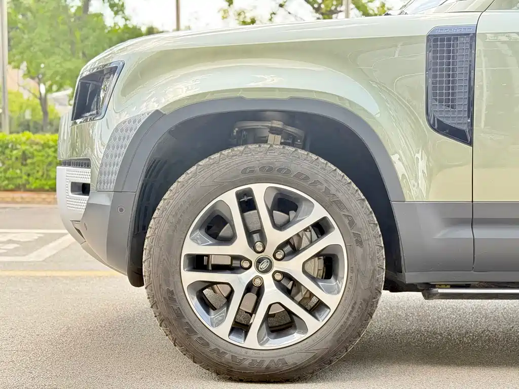 Land Rover Defender — миниатюра 13