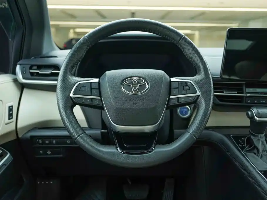 Toyota Granvia — миниатюра 16