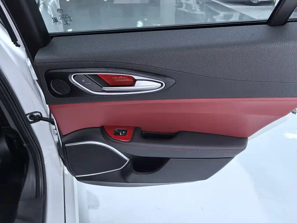 Alfa Romeo Giulia — миниатюра 16