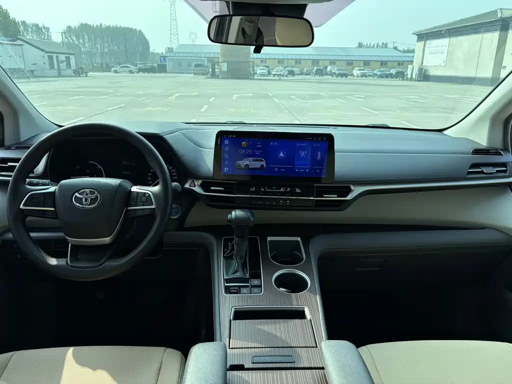 Toyota Sienna — миниатюра 16