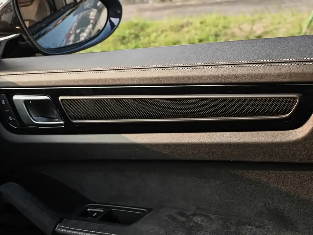 Porsche Cayenne — миниатюра 11