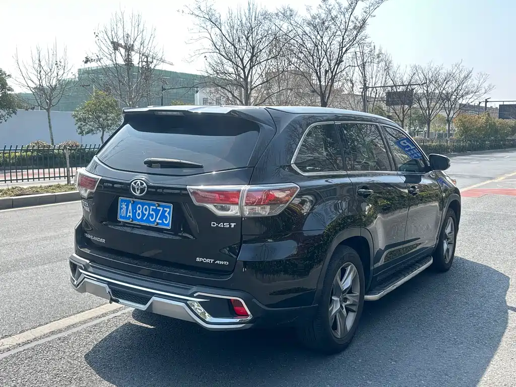 TOYOTA HIGHLANDER