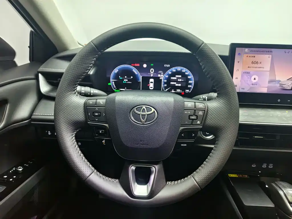 Toyota Camry — миниатюра 11