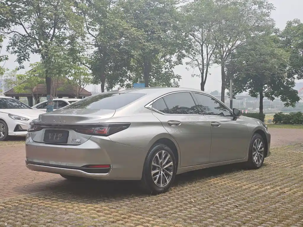 Lexus ES — миниатюра 7