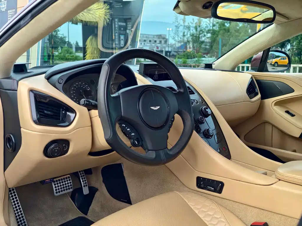 ASTON MARTIN VANQUISH
