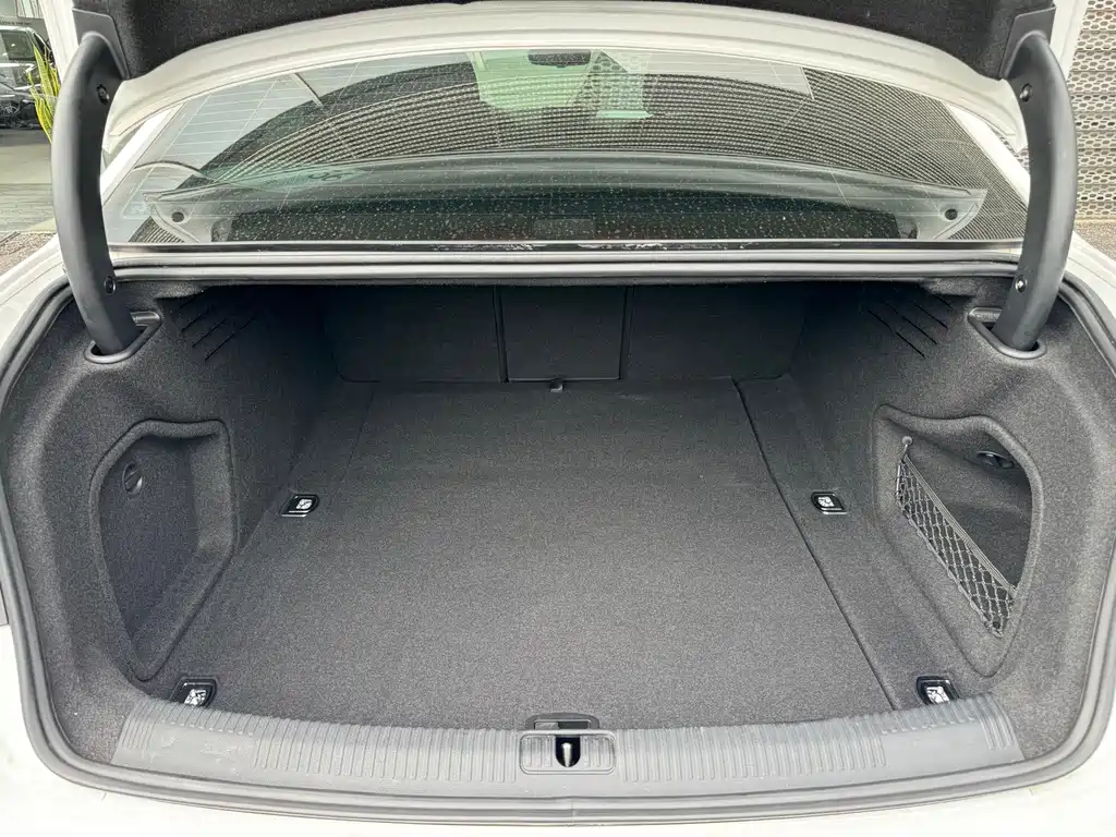 Audi A4L — миниатюра 14