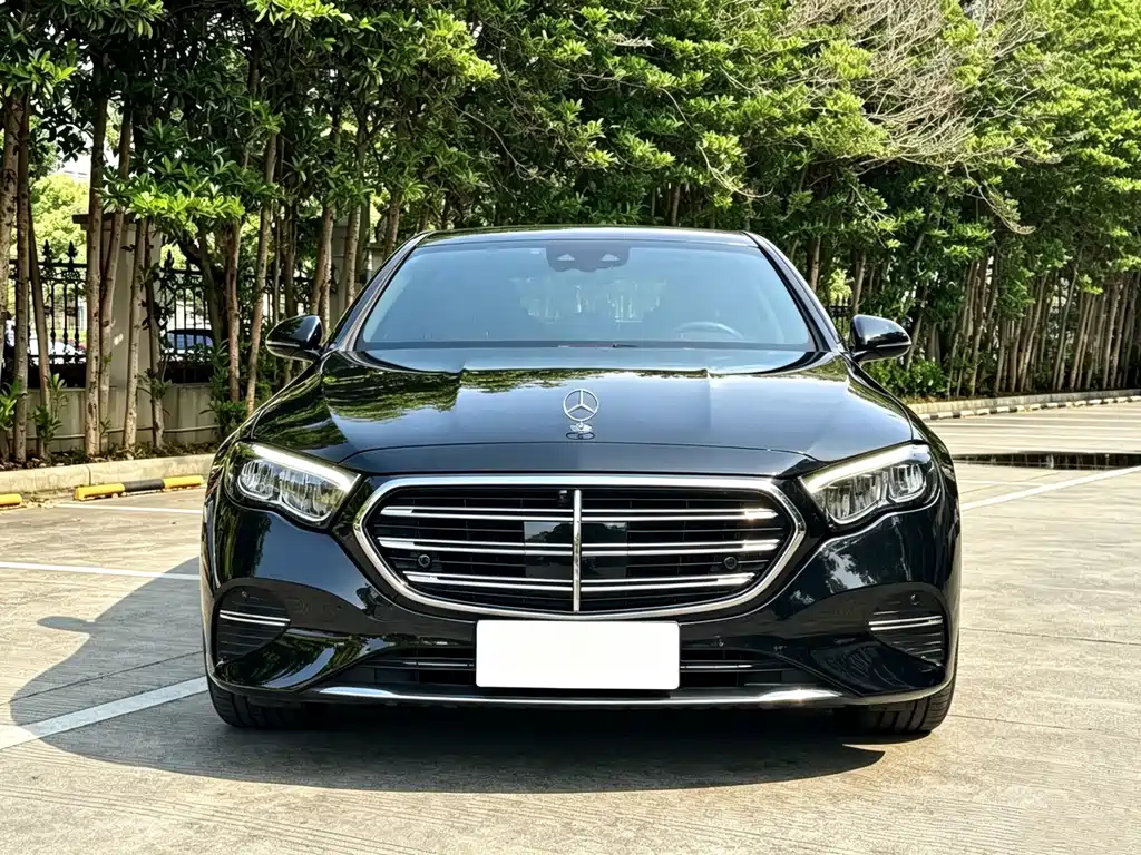 Mercedes-Benz E-Class — миниатюра 2