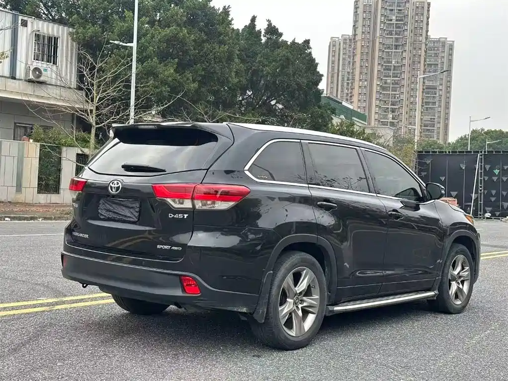 TOYOTA HIGHLANDER