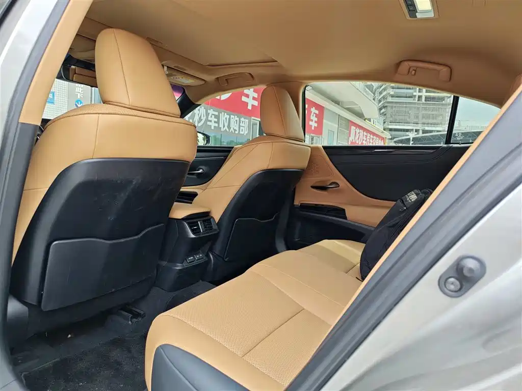 Lexus ES — миниатюра 5