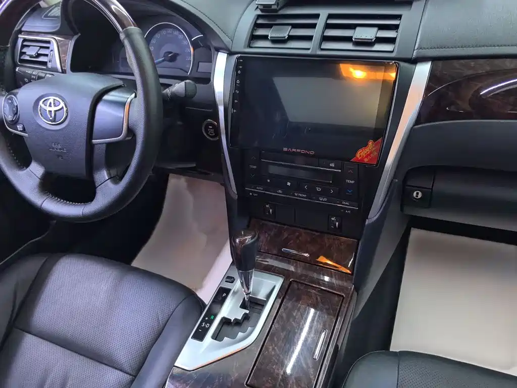 Toyota Camry — миниатюра 5