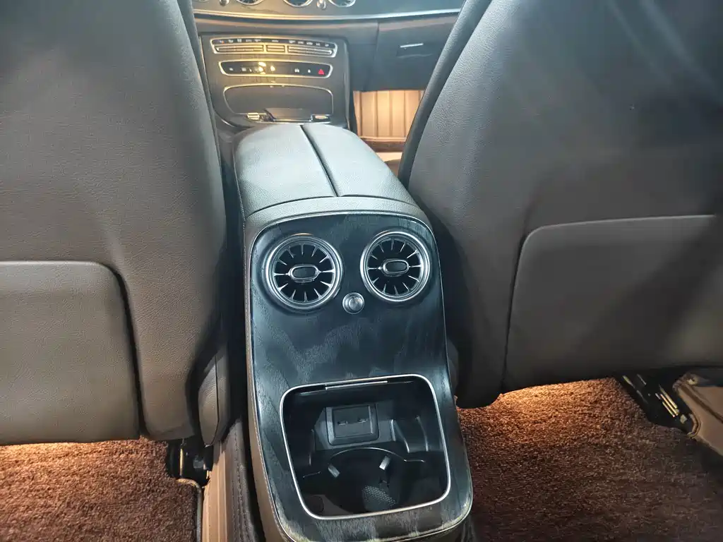 Mercedes-Benz E-Class — миниатюра 12
