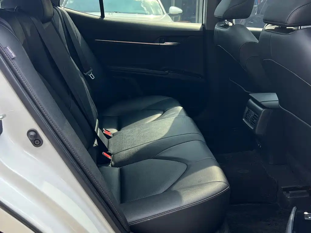 Toyota Camry — миниатюра 12