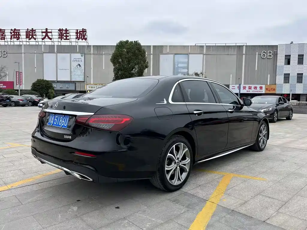 MERCEDES-BENZ E CLASS