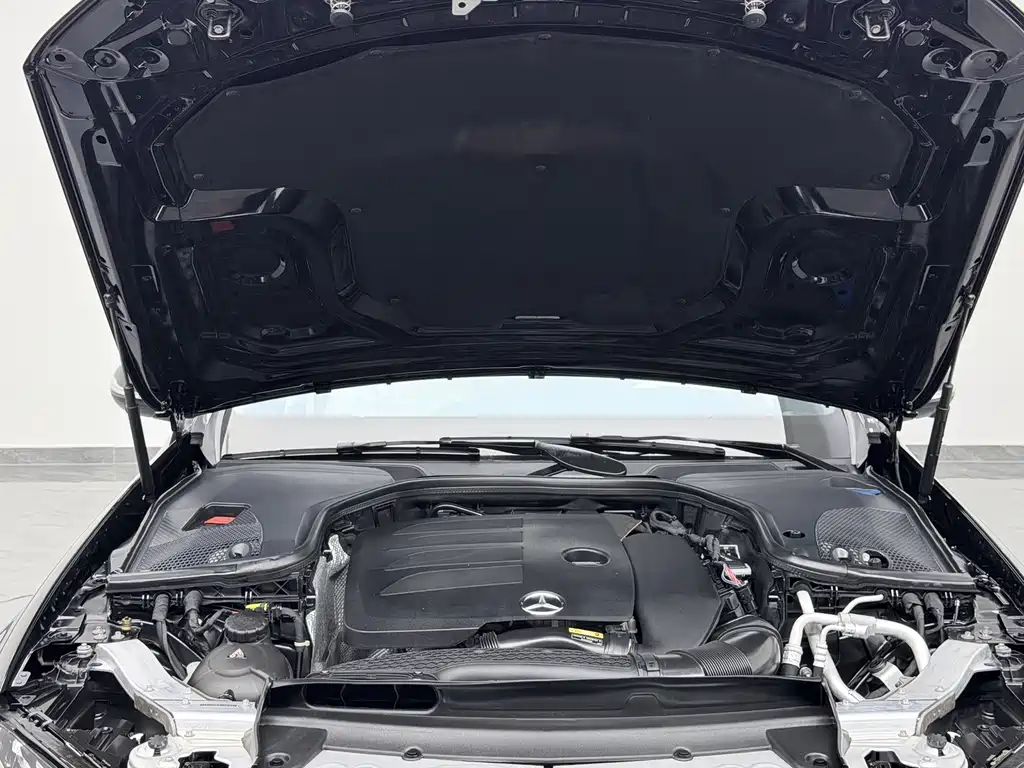 Mercedes-Benz E-Class — миниатюра 11