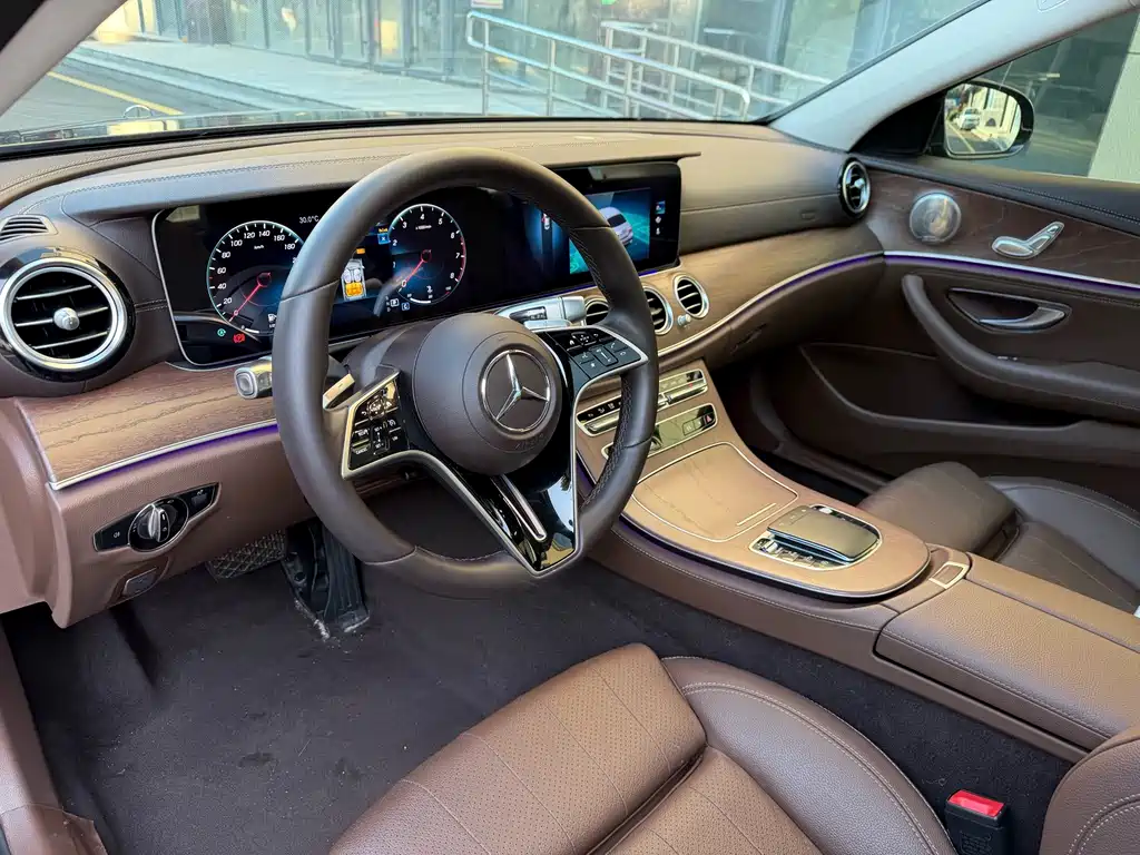Mercedes-Benz E-Class — миниатюра 9