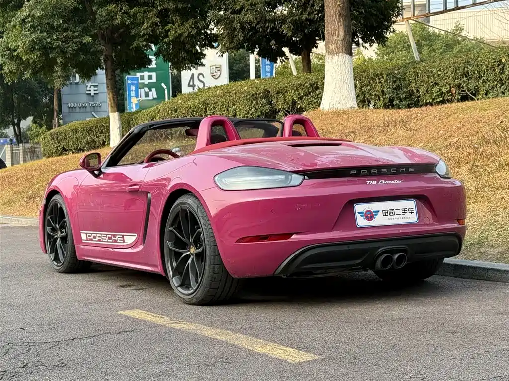 PORSCHE 718