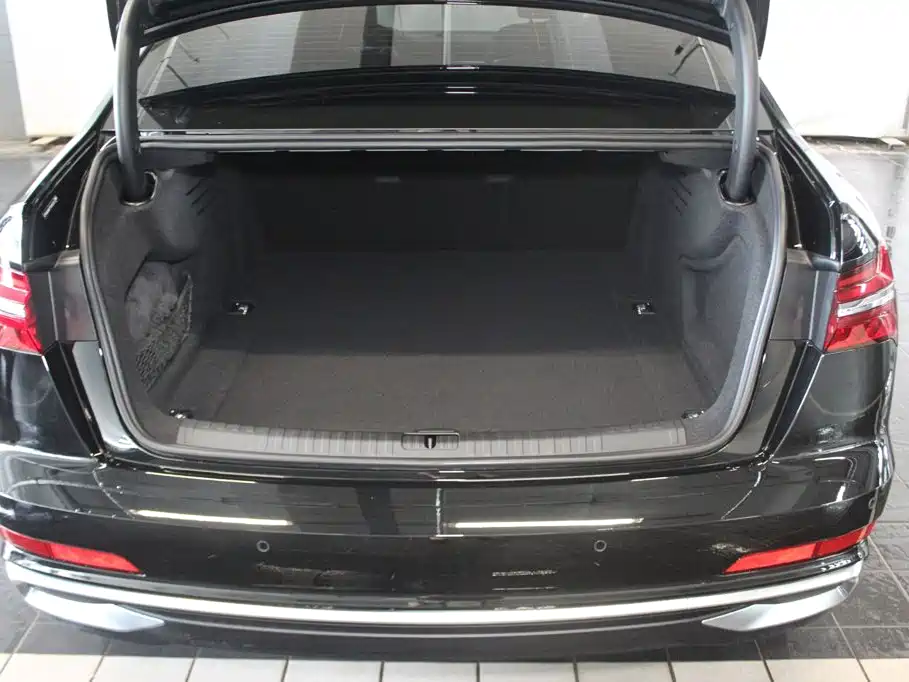 Audi A6L — миниатюра 10