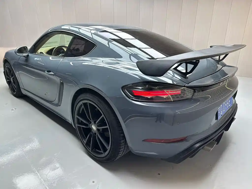 PORSCHE 718